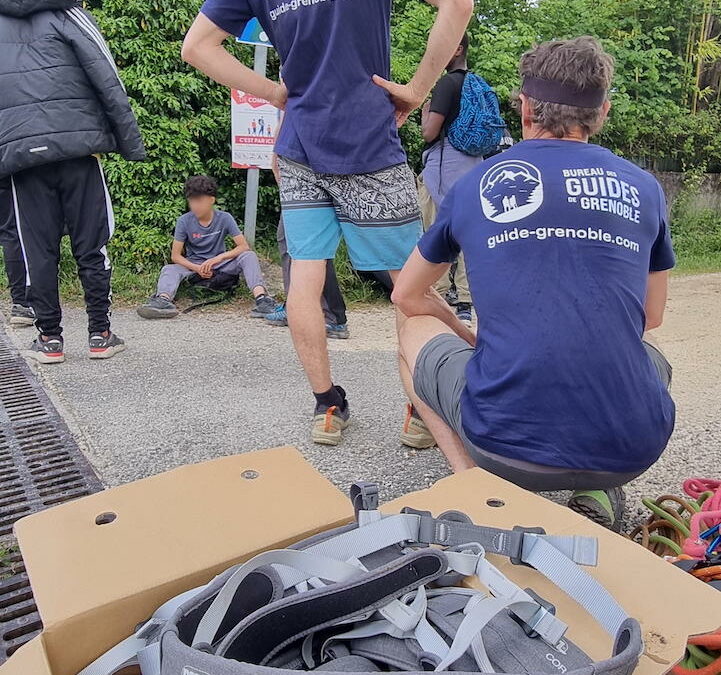 Des harnais Petzl Corax pour encadrer les Jeunes en Montagne